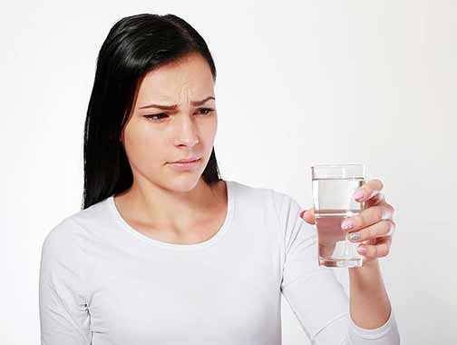 a woman with chlorine odor in her tap water.