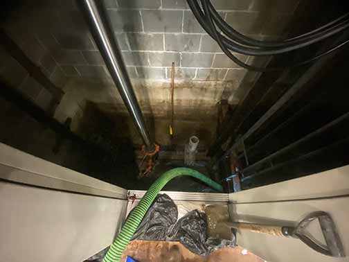 a plumber performing commercial plumbing services in chicago.