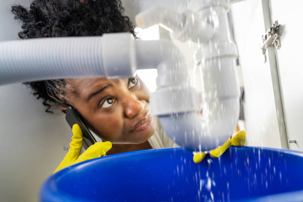 a woman with plumbing emergencies in bucktown chicago.