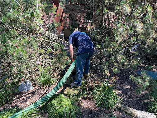 a professional septic tank pumping service