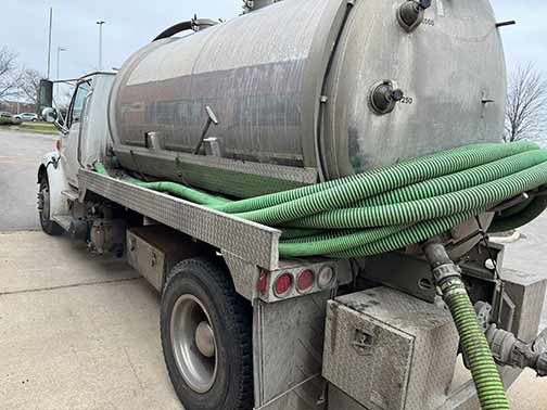 a vacuum pump truck service in chicago.